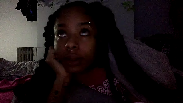 Snapshot of CutieFrmthehood chatting on February 8, 2026, 4:05 am CutieFrmthehood online show from February 8, 2026, 4:05 am