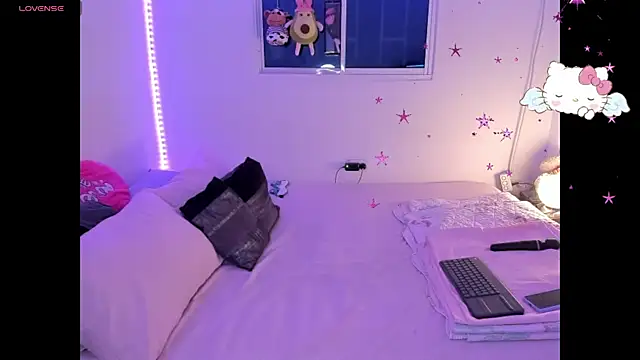 MollyG18 online show from October 2, 2025, 3:57 am