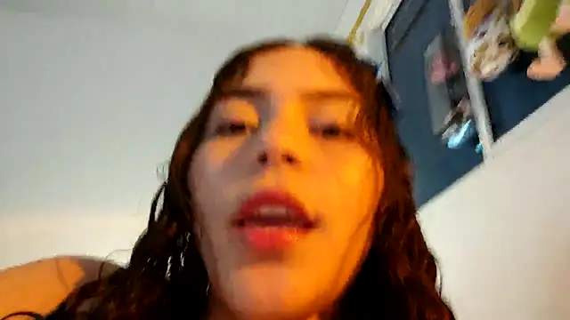 MollyG18 online show from November 4, 2025, 3:38 am