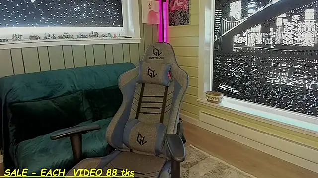 SandyChris online show from March 17, 2025, 8:18 am