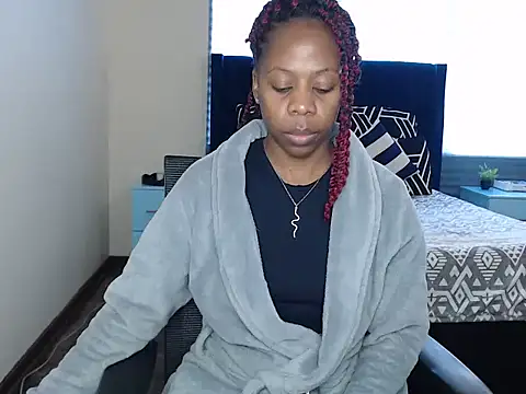 QUEENMANDYY online show from June 24, 2026, 6:23 am