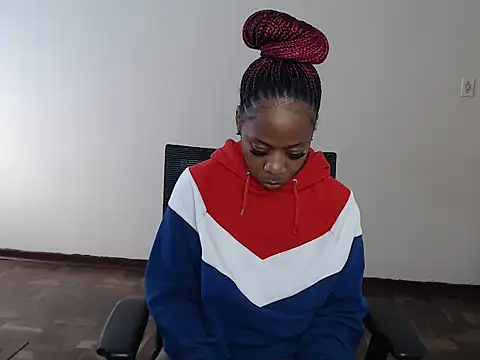 QUEENMANDYY online show from July 28, 2026, 6:53 am