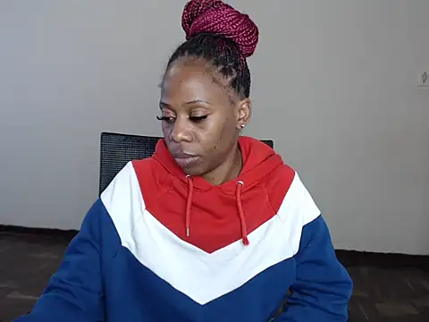 QUEENMANDYY online show from July 28, 2026, 12:48 pm
