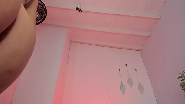 Snapshot of swt-booty chatting on October 22, 2025, 5:34 pm swt-booty online show from October 22, 2025, 5:34 pm