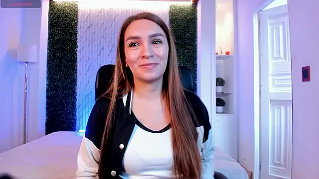 miataylorr1 online show from October 12, 2025, 12:04 pm