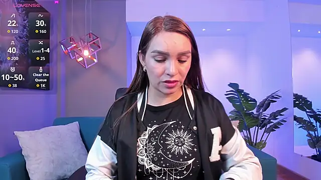 miataylorr1 online show from October 14, 2025, 11:55 am