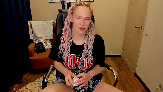  fiona Love online show from March 16, 2026, 8:13 pm