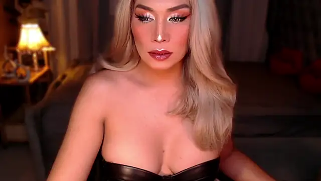 QUEEN GIAMOORE69 online show from May 23, 2026, 11:31 pm