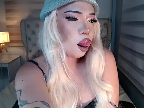 Snapshot of RebecaNextToYou chatting on May 19, 2026, 5:19 pm RebecaNextToYou online show from May 19, 2026, 5:19 pm
