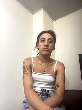 Snapshot of andreahhill chatting on October 29, 2025, 7:48 pm andreahhill online show from October 29, 2025, 7:48 pm