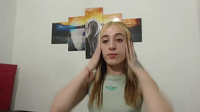 andreahhill online show from April 9, 2026, 9:42 pm