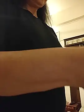 Susannemilf online show from April 6, 2026, 4:57 am