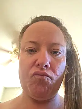 julimonroe online show from October 5, 2025, 2:59 pm