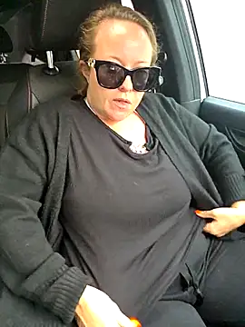 julimonroe online show from October 7, 2025, 2:58 pm