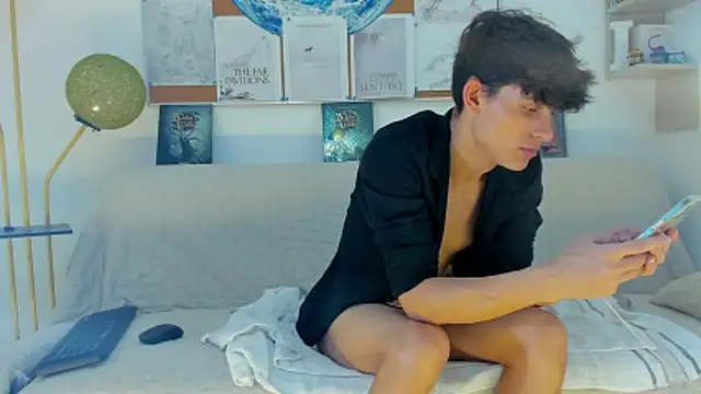 Snapshot of logan_thomas chatting on February 2, 2026, 6:50 pm logan thomas online show from February 2, 2026, 6:50 pm