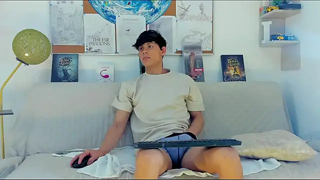 Snapshot of logan_thomas chatting on February 22, 2026, 1:31 pm logan thomas online show from February 22, 2026, 1:31 pm