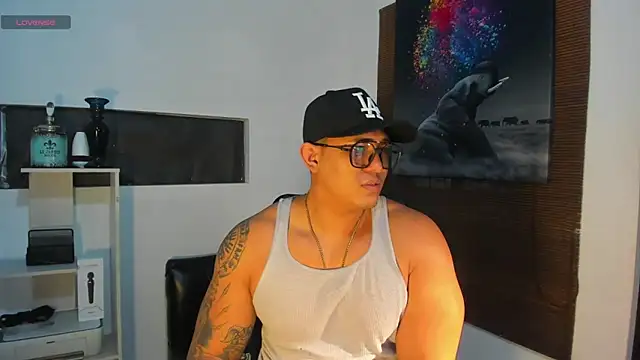 Snapshot of Colton_Massif chatting on December 31, 2024, 10:15 am Colton Massif online show from December 31, 2024, 10:15 am