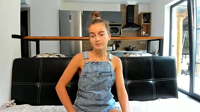 ElizSweet online show from October 28, 2025, 8:18 am