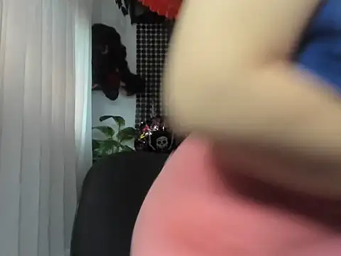 lorenitabella online show from October 13, 2025, 8:31 pm