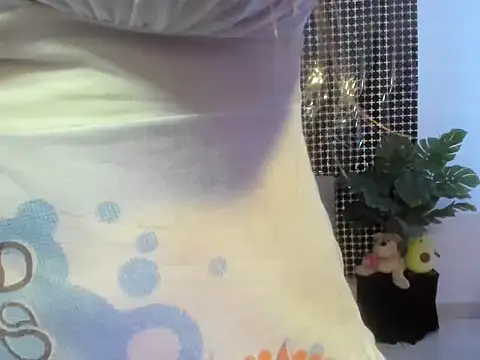 lorenitabella online show from November 30, 2025, 10:25 pm