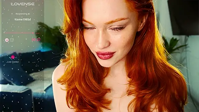 Snapshot of Born_to_Loveee chatting on February 16, 2026, 1:02 am Born to Loveee online show from February 16, 2026, 1:02 am