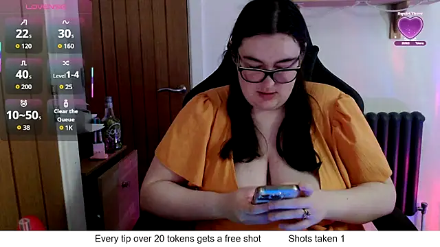 Snapshot of Rebecca_Summer chatting on April 18, 2026, 4:11 pm Rebecca Summer online show from April 18, 2026, 4:11 pm