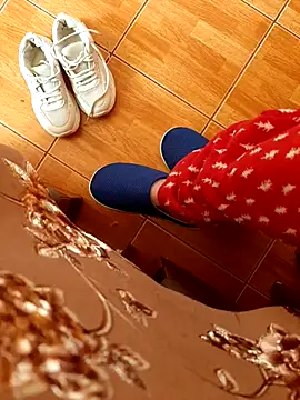 feet toes online show from October 30, 2025, 5:53 am