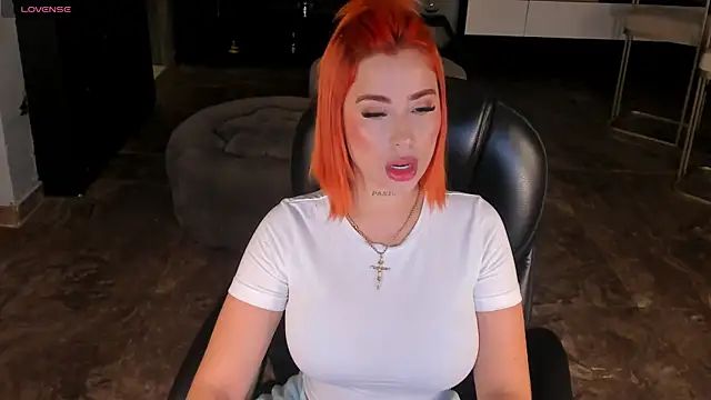 MadelineFox online show from September 28, 2025, 12:43 pm