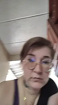 Snapshot of HunnyyLove chatting on October 27, 2025, 4:44 pm HunnyyLove online show from October 27, 2025, 4:44 pm