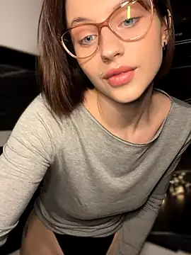 Camilla Railian online show from December 2, 2024, 6:10 pm