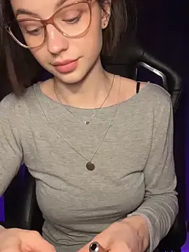 Camilla Railian online show from December 10, 2024, 11:30 pm