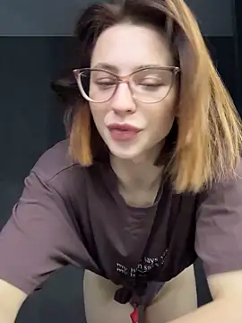 Camilla Railian online show from October 1, 2025, 3:18 pm