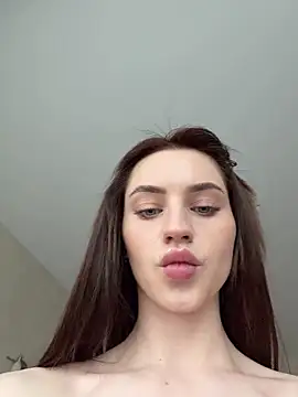 Camilla Railian online show from July 2, 2026, 4:02 pm