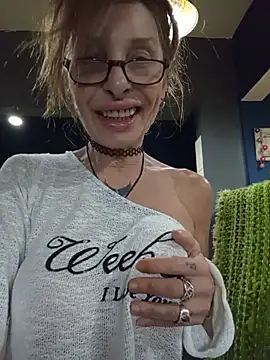 Snapshot of FrozenWaffle chatting on July 18, 2026, 4:55 pm FrozenWaffle online show from July 18, 2026, 4:55 pm
