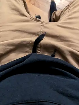 MrandMrsHaze online show from November 26, 2025, 6:03 am