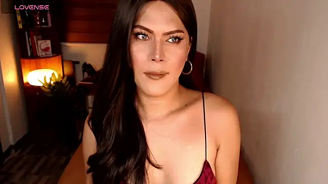 SweetieZeveey  online show from May 29, 2026, 9:02 pm