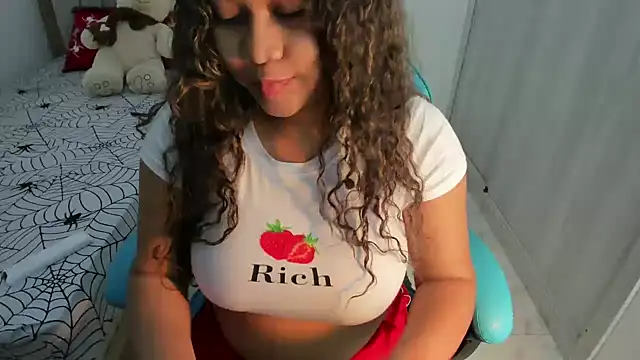 Lunastar02 online show from February 9, 2025, 3:53 am