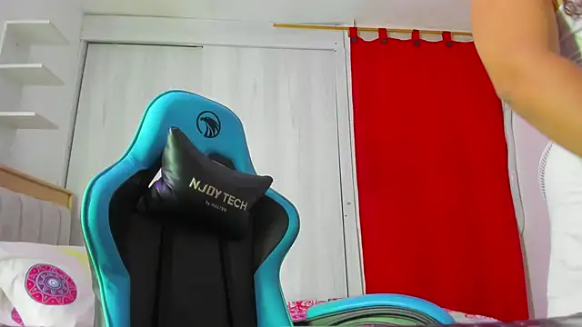 Lunastar02 online show from November 29, 2025, 2:31 pm