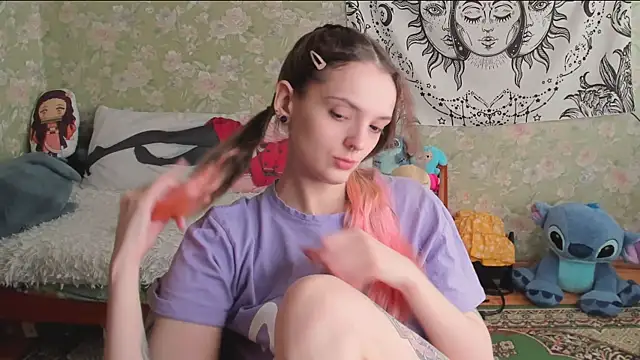 Cutie Adelia online show from May 27, 2026, 10:34 am
