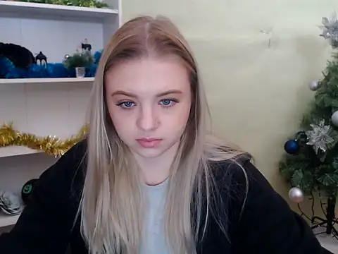 Snapshot of CrazyGloria chatting on December 4, 2024, 6:11 am CrazyGloria online show from December 4, 2024, 6:11 am