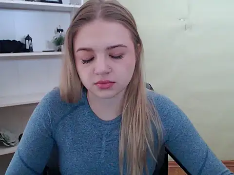 Snapshot of CrazyGloria chatting on February 8, 2025, 6:22 am CrazyGloria online show from February 8, 2025, 6:22 am