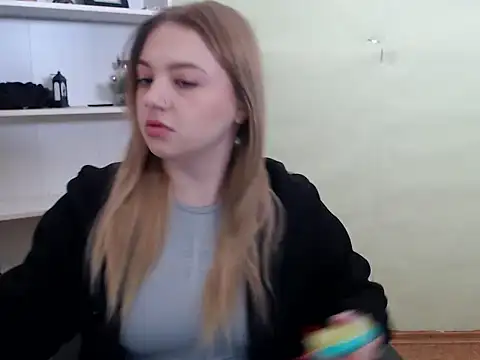 Snapshot of CrazyGloria chatting on February 9, 2025, 5:50 am CrazyGloria online show from February 9, 2025, 5:50 am
