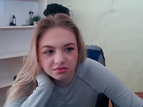 Snapshot of CrazyGloria chatting on March 6, 2025, 6:08 am CrazyGloria online show from March 6, 2025, 6:08 am