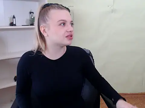Snapshot of CrazyGloria chatting on March 9, 2025, 6:06 am CrazyGloria online show from March 9, 2025, 6:06 am