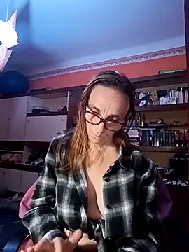 Snapshot of Dettybitch40 chatting on November 6, 2025, 7:59 pm Dettybitch40 online show from November 6, 2025, 7:59 pm