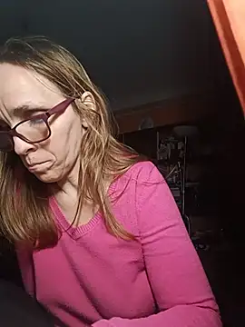 Snapshot of Dettybitch40 chatting on November 13, 2025, 3:55 pm Dettybitch40 online show from November 13, 2025, 3:55 pm