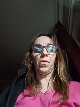 Snapshot of Dettybitch40 chatting on February 4, 2026, 5:19 pm Dettybitch40 online show from February 4, 2026, 5:19 pm