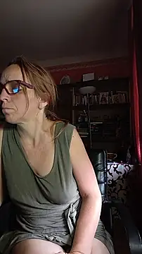 Snapshot of Dettybitch40 chatting on July 8, 2026, 9:36 am Dettybitch40 online show from July 8, 2026, 9:36 am