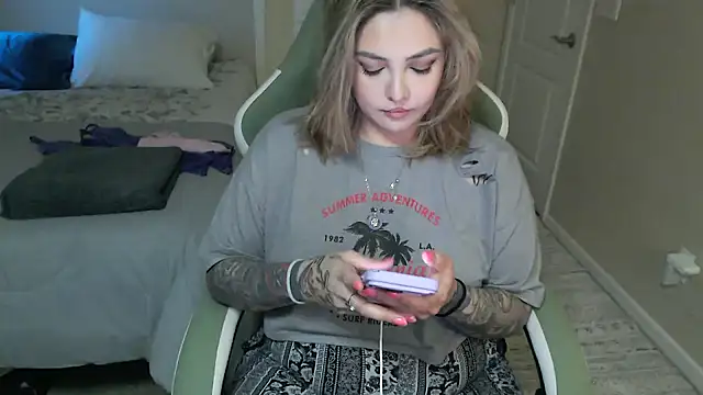 nativepumpkin95 online show from February 1, 2025, 12:18 am