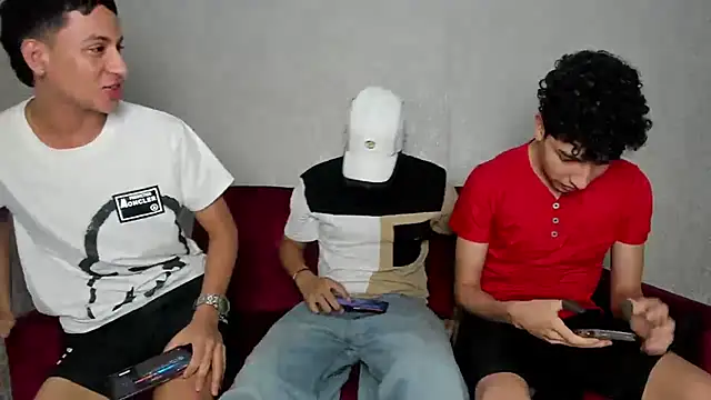 pelusos mens online show from December 28, 2024, 3:37 am